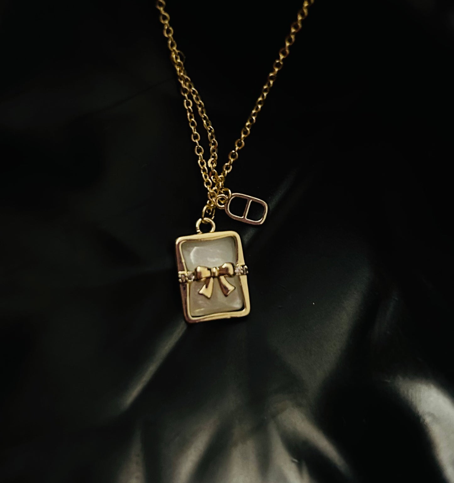 Bow Pendant