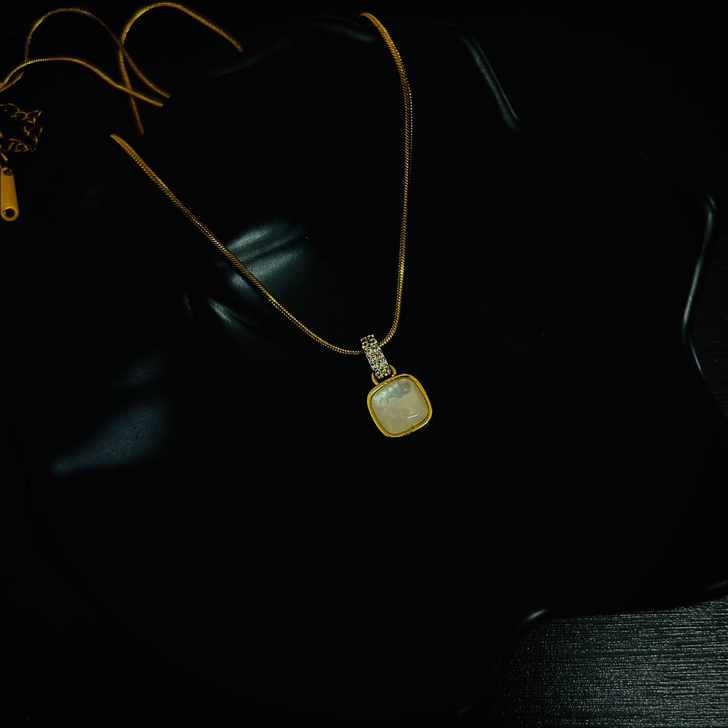Swan Neckchain