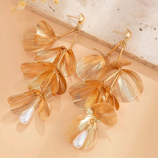 Pearl petal Earring