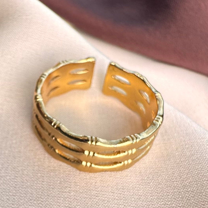 Rebel band ring