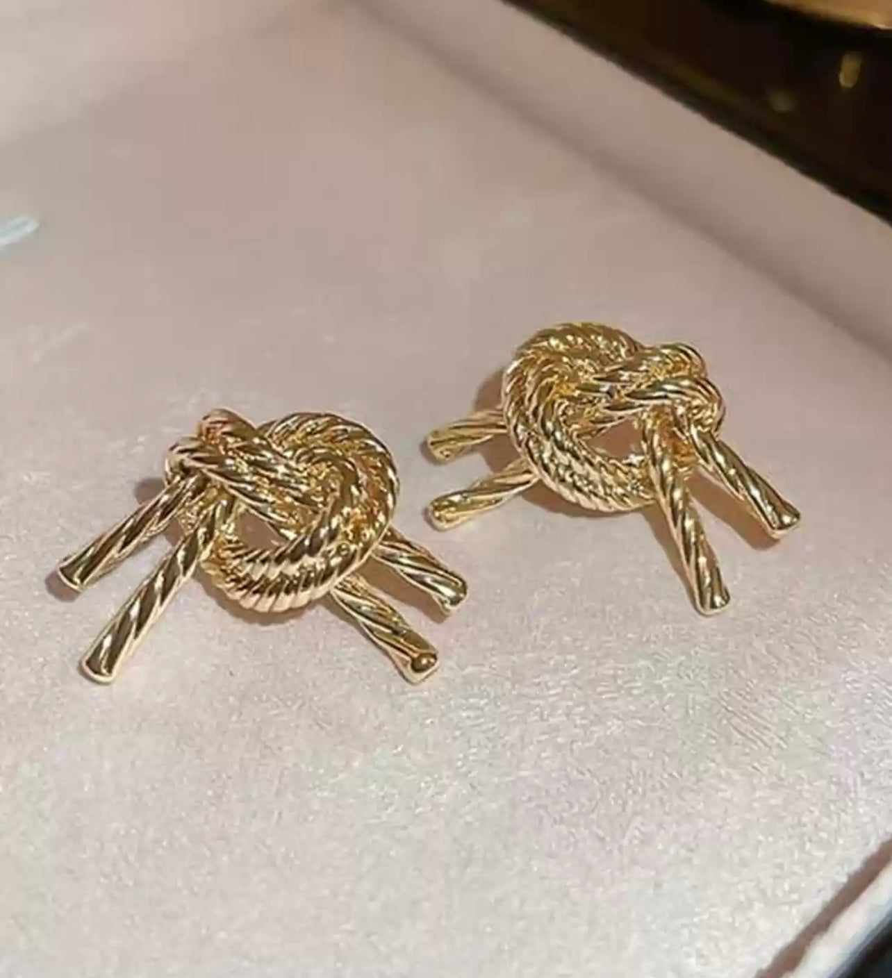 knot Earring